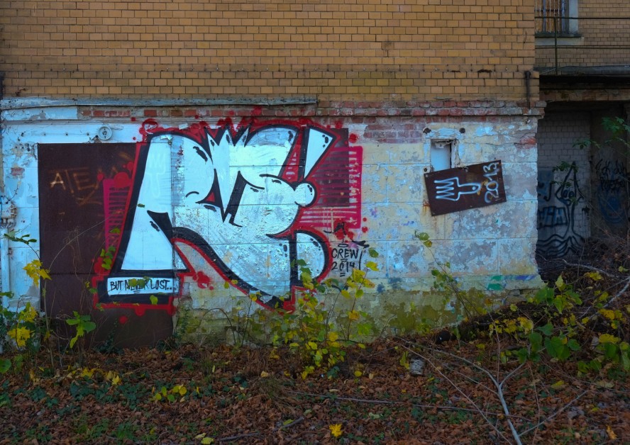 ballroom building grünau - graffiti