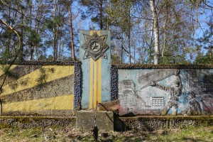 wandrelief - geisterstadt vogelsang - verlassene russische kaser