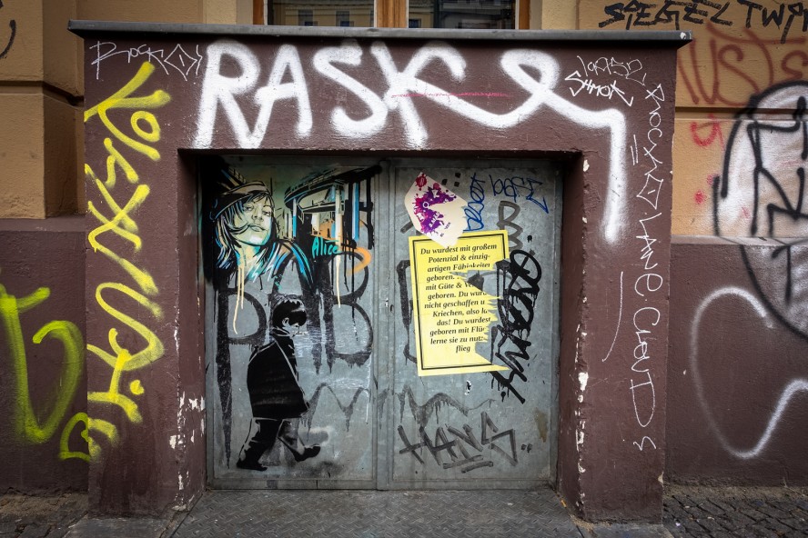 streetpainting - alice - kreuzberg, berlin