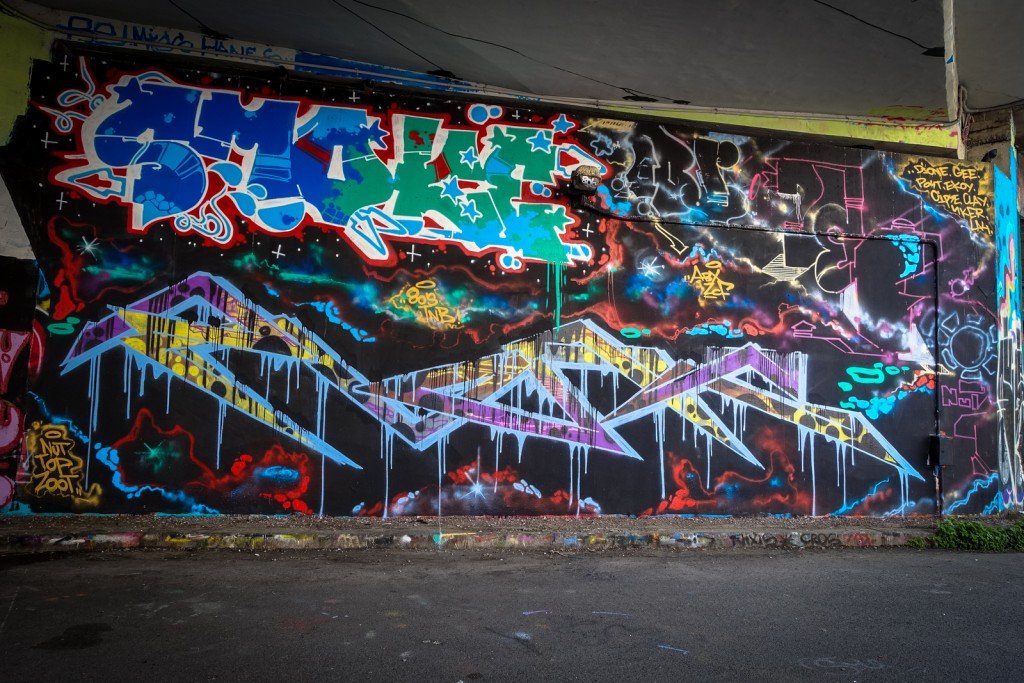 graffiti - dione, gee - prag, legal wall - těšnov strasse