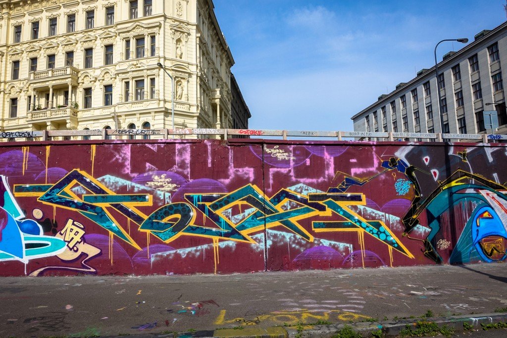 graffiti - dione, gee - prague, legal wall - těšnov street