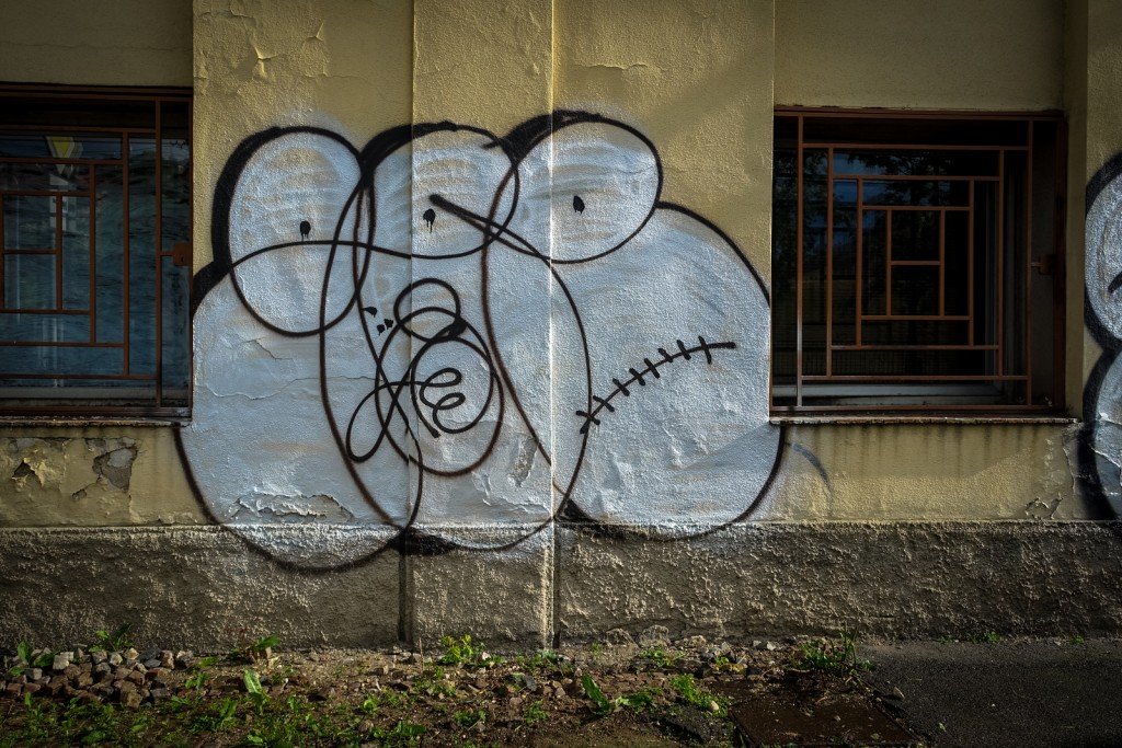 graffiti - gee - prague, stromky