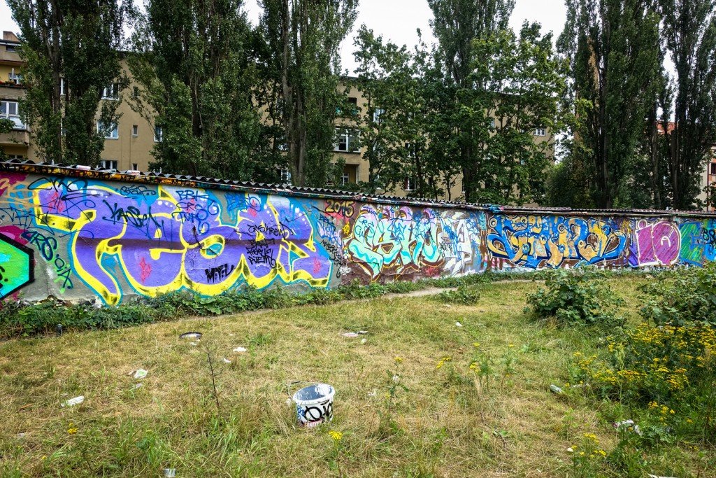 graffiti - bornholmer garagen, berlin
