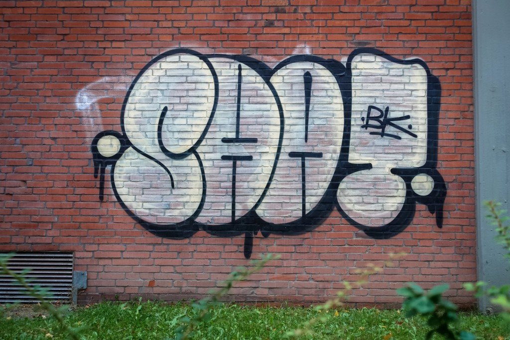 graffiti - shat - hamburg, bahrenfeld