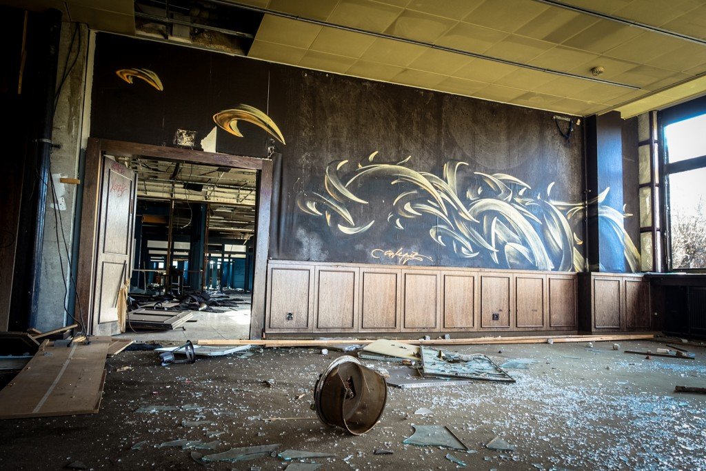 graffiti urbex - caligr / tpn - ehemaliges sporthotel, sportforum, berlin