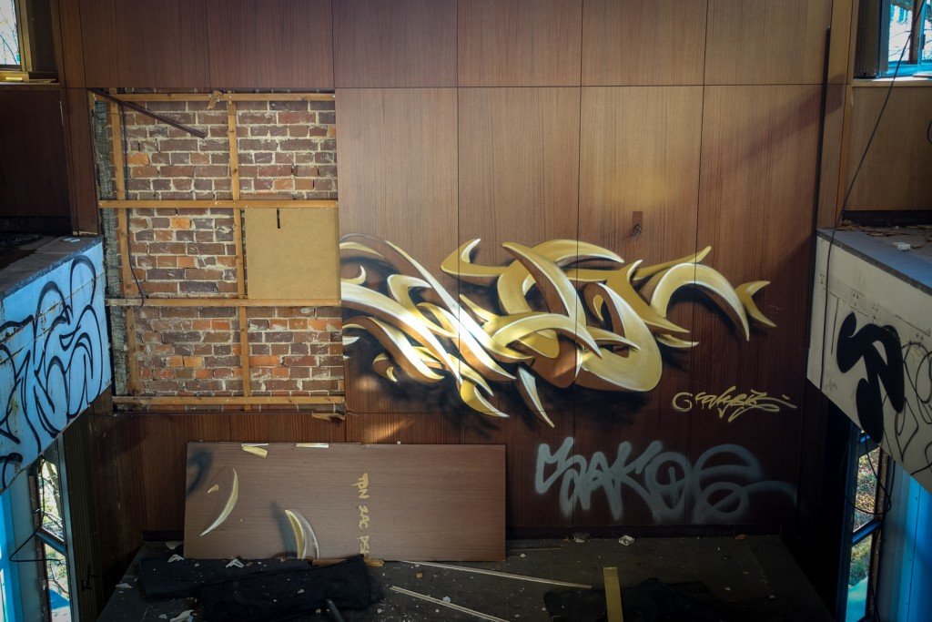 graffiti urbex - caligr / tpn - ehemaliges sporthotel, sportforum, berlin