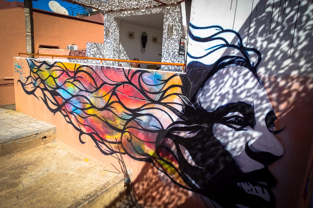 streetart - cafe clock, kasbah marrakesh