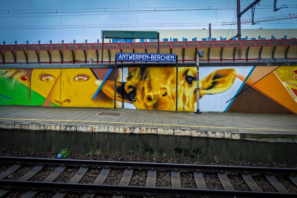graffiti - cazn - antwerpen/berchem station