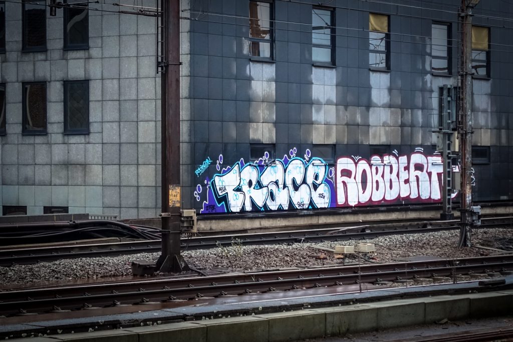graffiti - trace & robbert - antwerpen/berchem station