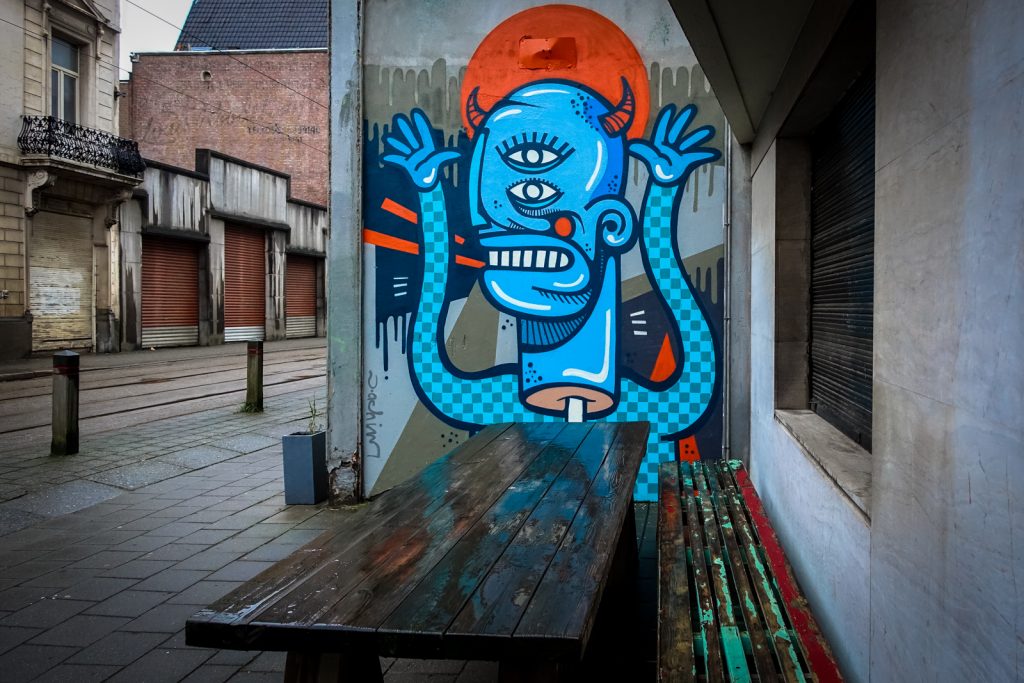 streetart - joachim "blue blessed devil" - antwerpen