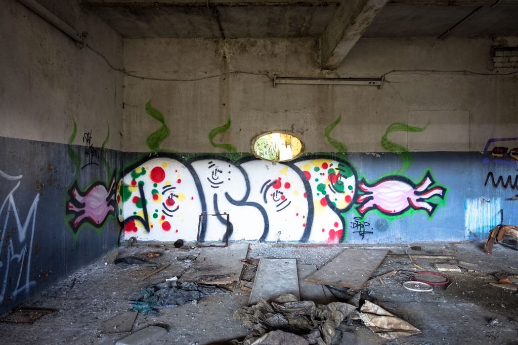 urbex - graffiti - drop - air field rangsdorf