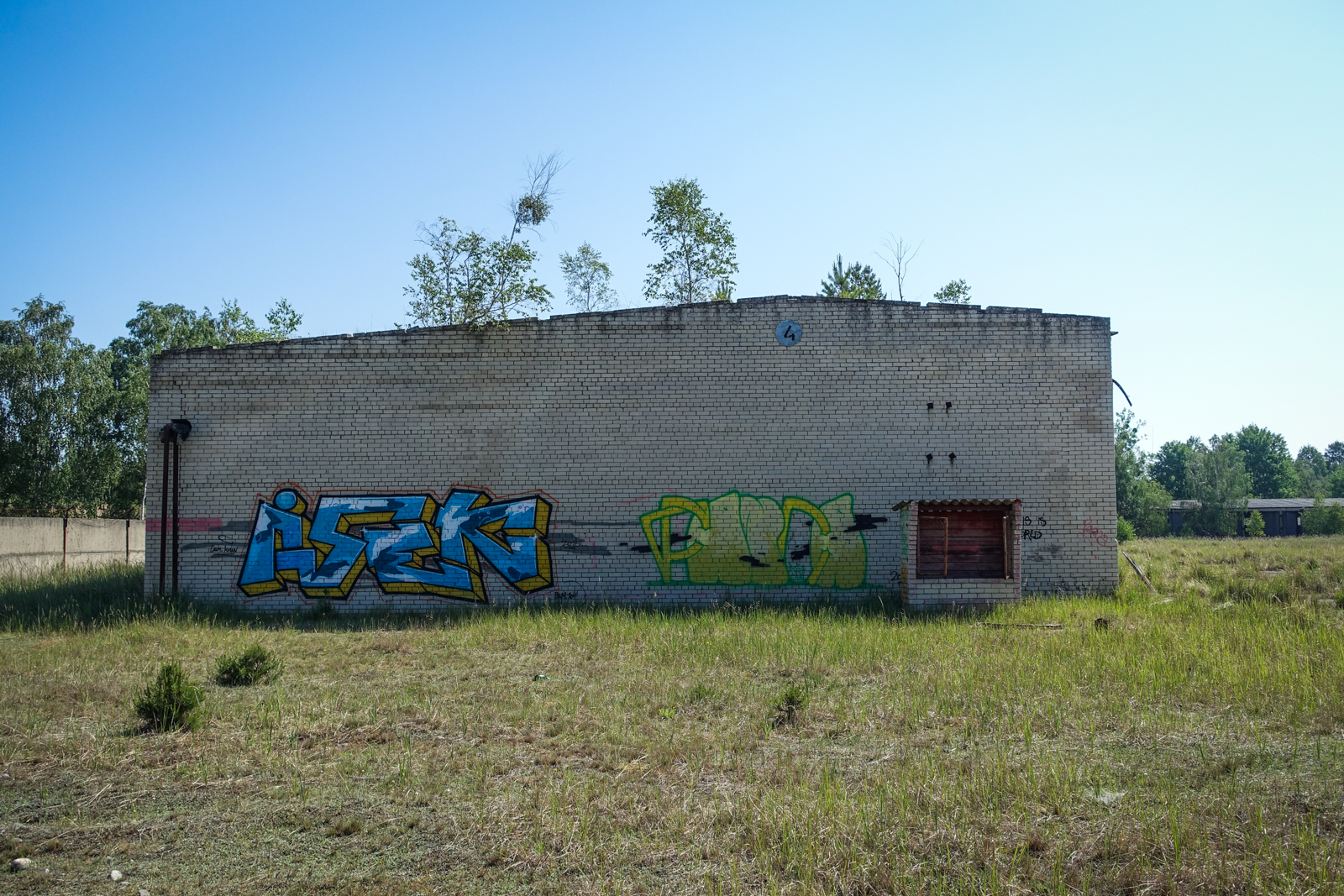 urbex graffiti - isek - ghostcity vogelsang