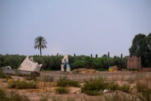 outside the jardin rouge