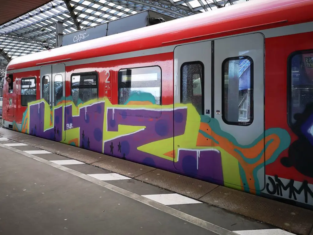 Trainwriting - Graffiti - UYZ - Köln